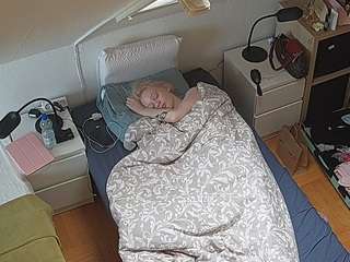 voyeurcam-julmodels-bed-7 camsoda