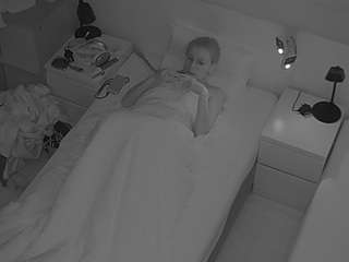 voyeurcam-julmodels-bed-7