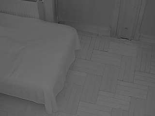 voyeurcam-julmodels-bed-7