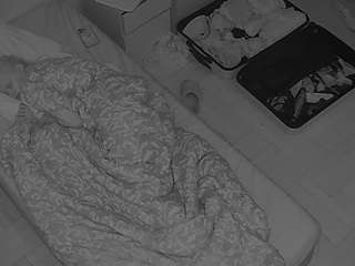 voyeurcam-julmodels-bed-7