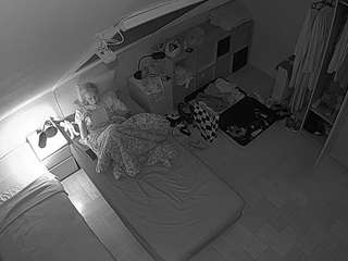 voyeurcam-julmodels-bed-7