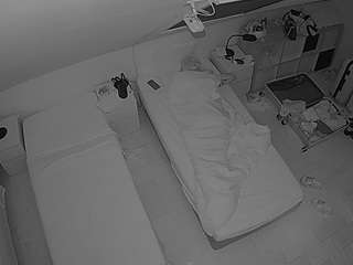 voyeurcam-julmodels-bed-7