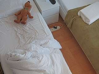 voyeurcam-julmodels-bed-7 webcam model