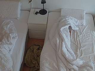 voyeurcam-julmodels-bed-7