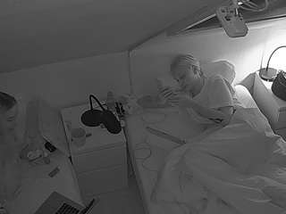 voyeurcam-julmodels-bed-7