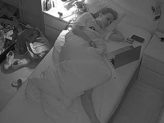 voyeurcam-julmodels-bed-7