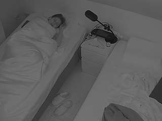 voyeurcam-julmodels-bed-7