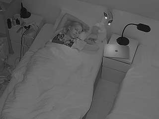 voyeurcam-julmodels-bed-7 camsoda