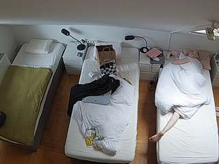 voyeurcam-julmodels-bed-7