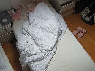 voyeurcam-julmodels-bed-7