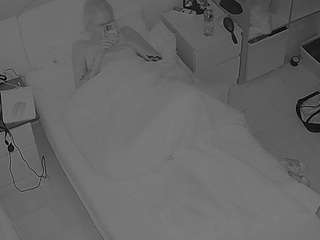 voyeurcam-julmodels-bed-7