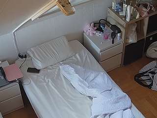 voyeurcam-julmodels-bed-7