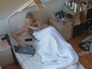 voyeurcam-julmodels-bed-7