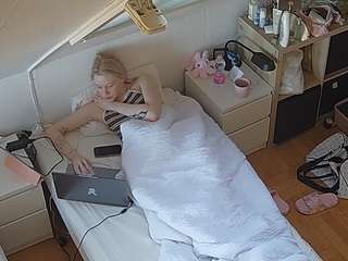 voyeurcam-julmodels-bed-7