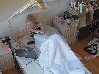 voyeurcam-julmodels-bed-7