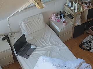 voyeurcam-julmodels-bed-7