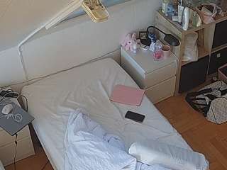 voyeurcam-julmodels-bed-7
