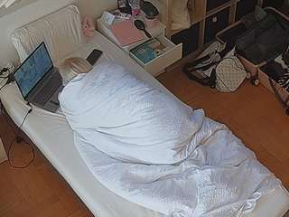 voyeurcam-julmodels-bed-7