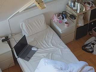 voyeurcam-julmodels-bed-7