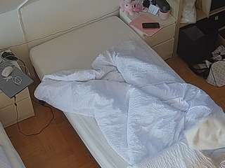 voyeurcam-julmodels-bed-7