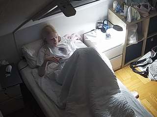 voyeurcam-julmodels-bed-7