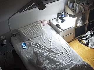 voyeurcam-julmodels-bed-7
