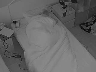 voyeurcam-julmodels-bed-7