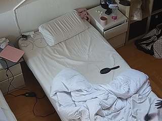 voyeurcam-julmodels-bed-7