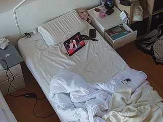 voyeurcam-julmodels-bed-7
