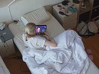 voyeurcam-julmodels-bed-7
