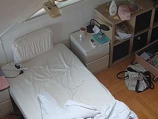 voyeurcam-julmodels-bed-7