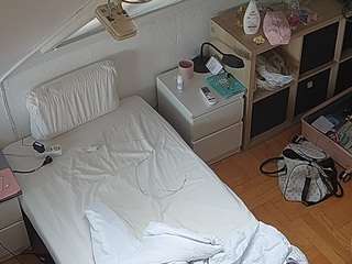 voyeurcam-julmodels-bed-7 camsoda