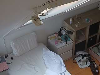 voyeurcam-julmodels-bed-7