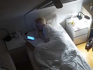 voyeurcam-julmodels-bed-7