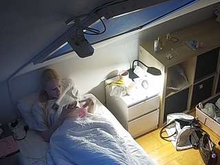 voyeurcam-julmodels-bed-7