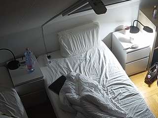 voyeurcam-julmodels-bed-7
