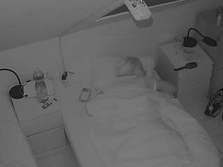 voyeurcam-julmodels-bed-7