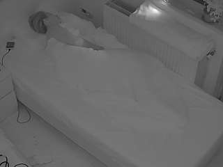 voyeurcam-julmodels-bed-7 camsoda