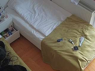 voyeurcam-julmodels-bed-7
