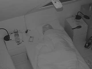 voyeurcam-julmodels-bed-7