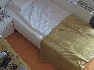 voyeurcam-julmodels-bed-7