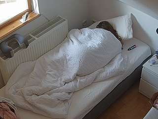 voyeurcam-julmodels-bed-7