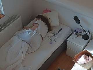 voyeurcam-julmodels-bed-7