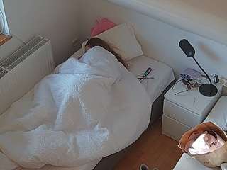 voyeurcam-julmodels-bed-7