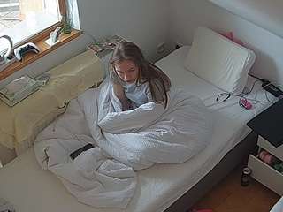 voyeurcam-julmodels-bed-7 camsoda