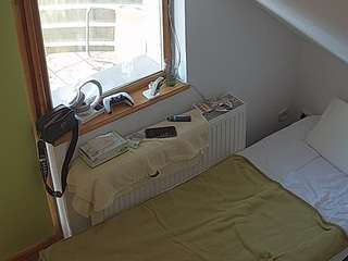 voyeurcam-julmodels-bed-7
