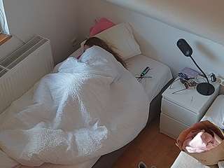 voyeurcam-julmodels-bed-7