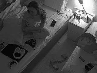 voyeurcam-julmodels-bed-7