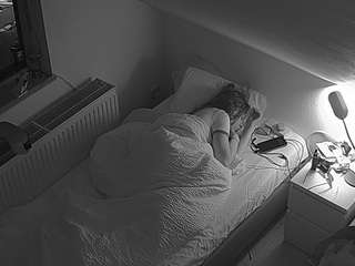 voyeurcam-julmodels-bed-7