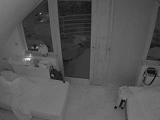 voyeurcam-julmodels-bed-7